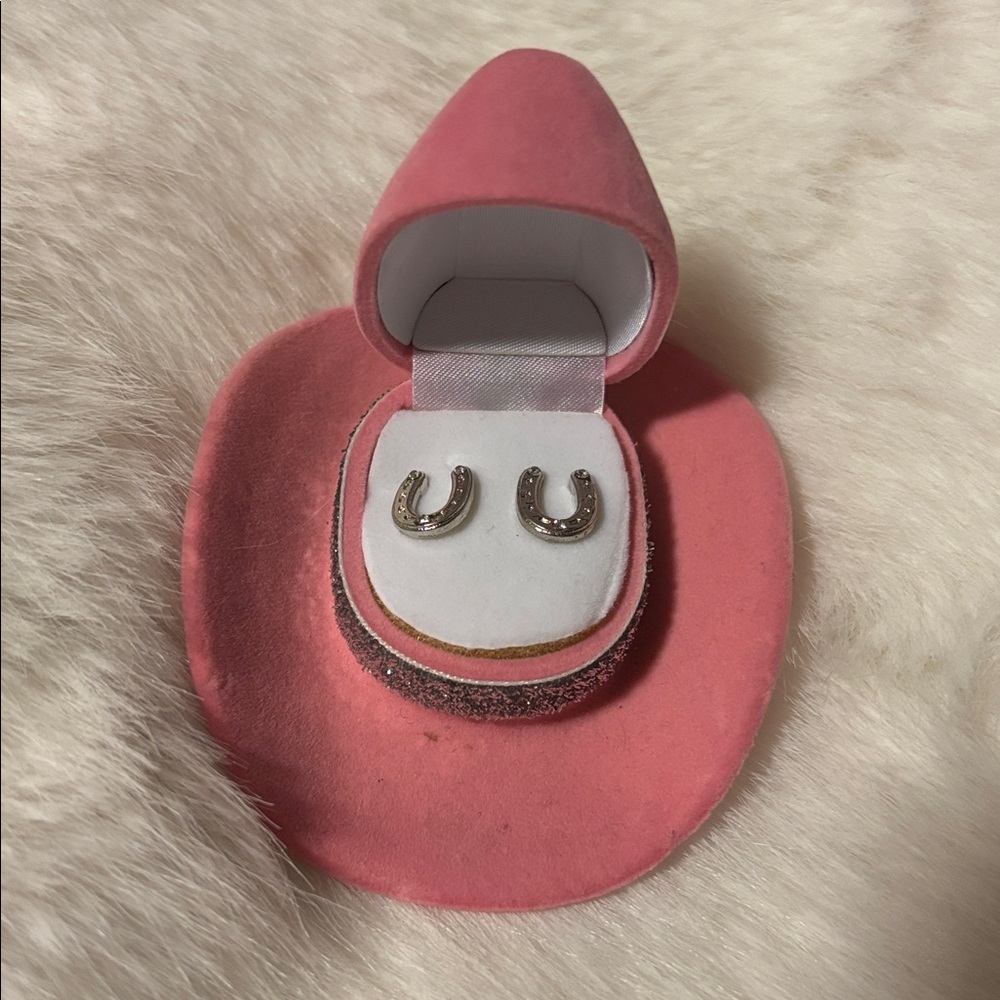 Fuzzy White Accessory
